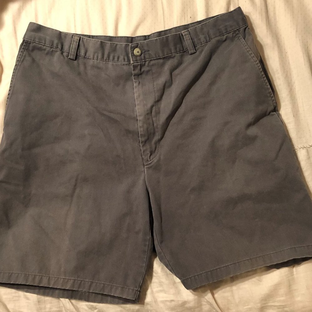 Mens IZOD Grey Shorts Size 36 Cotton